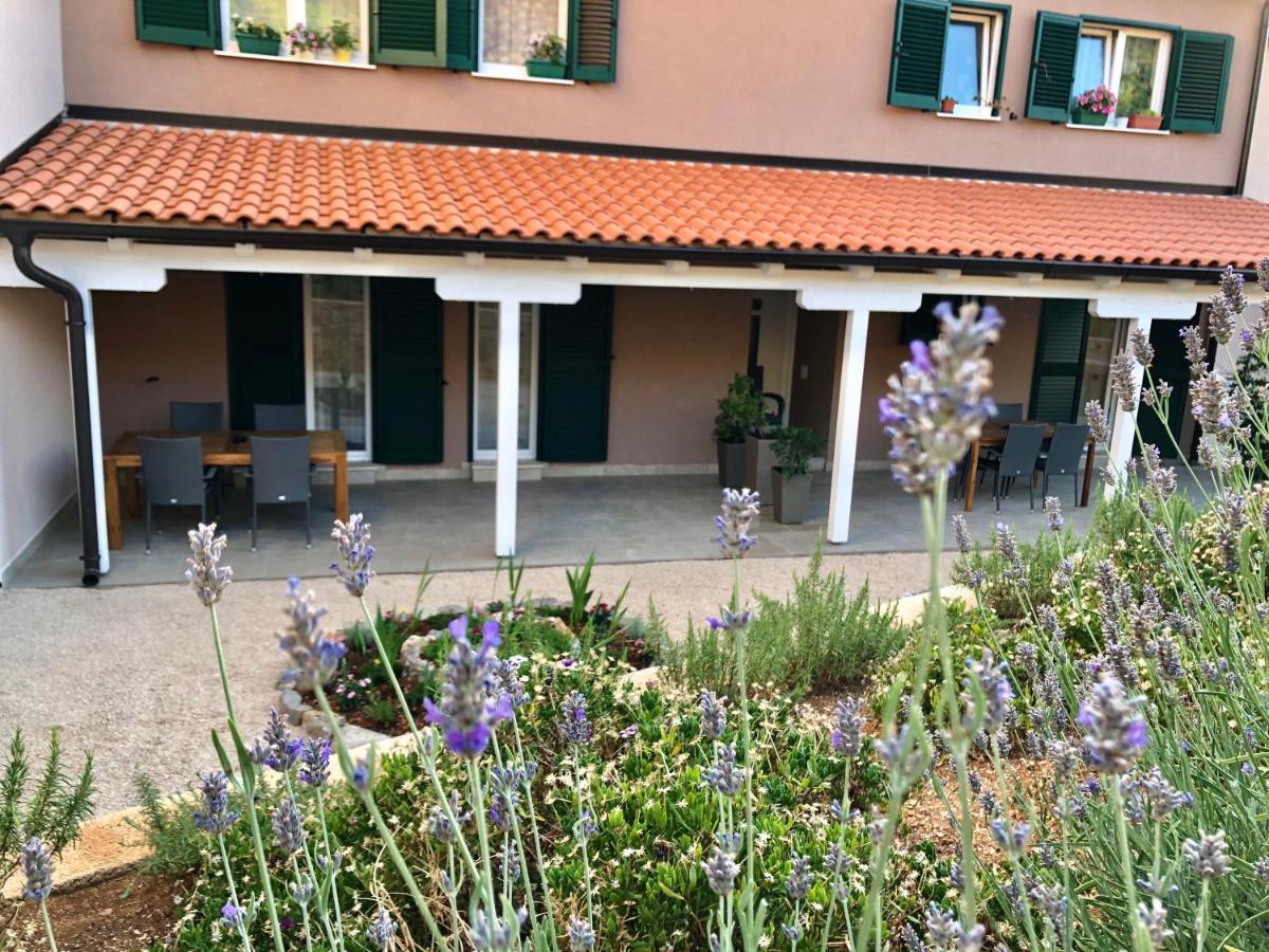 Apartments Dona Cres Exterior photo