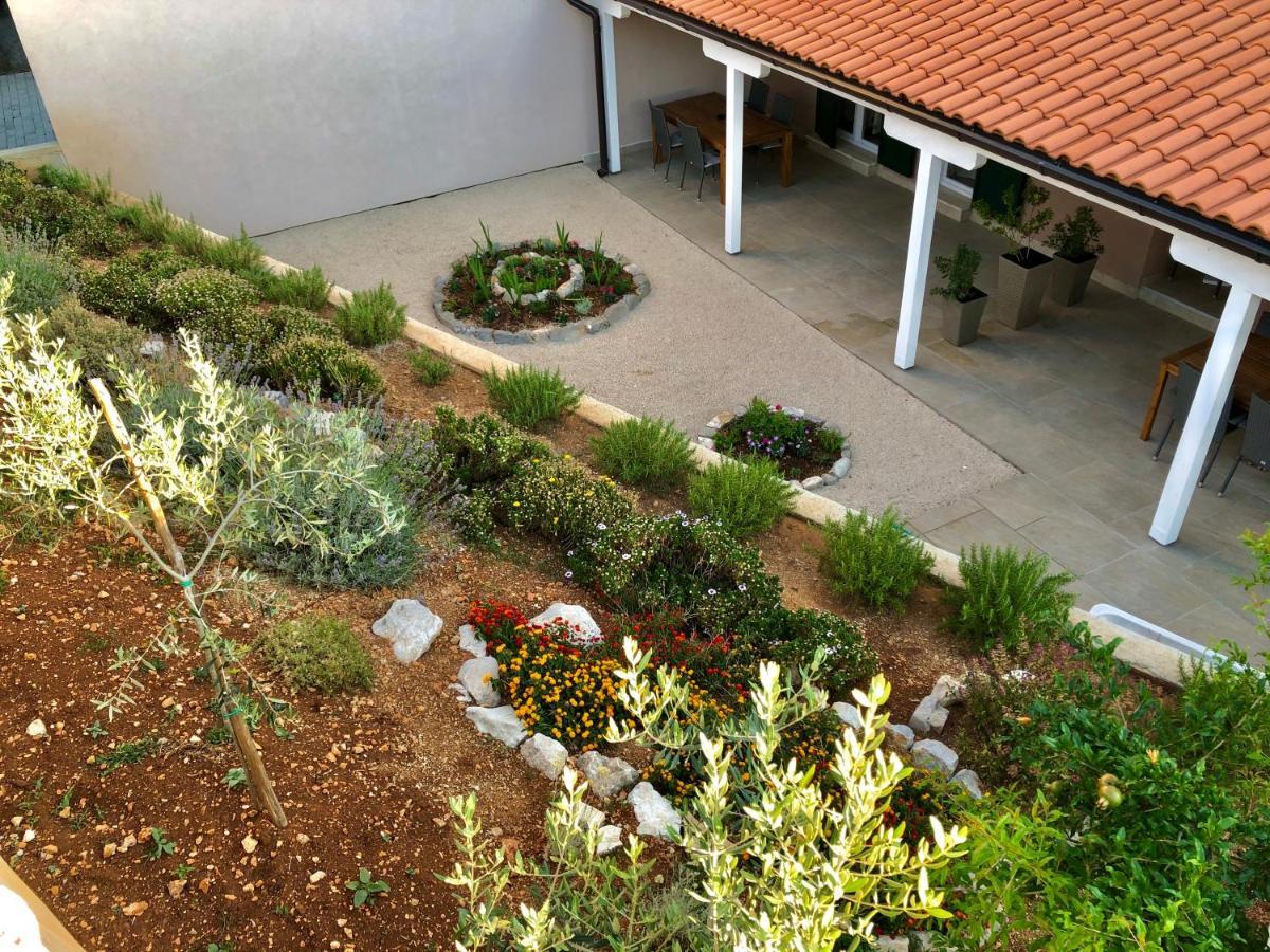 Apartments Dona Cres Exterior photo